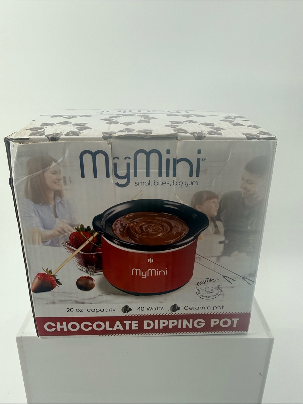 Mymini 20oz-ounce chocolate dipping pot in red.